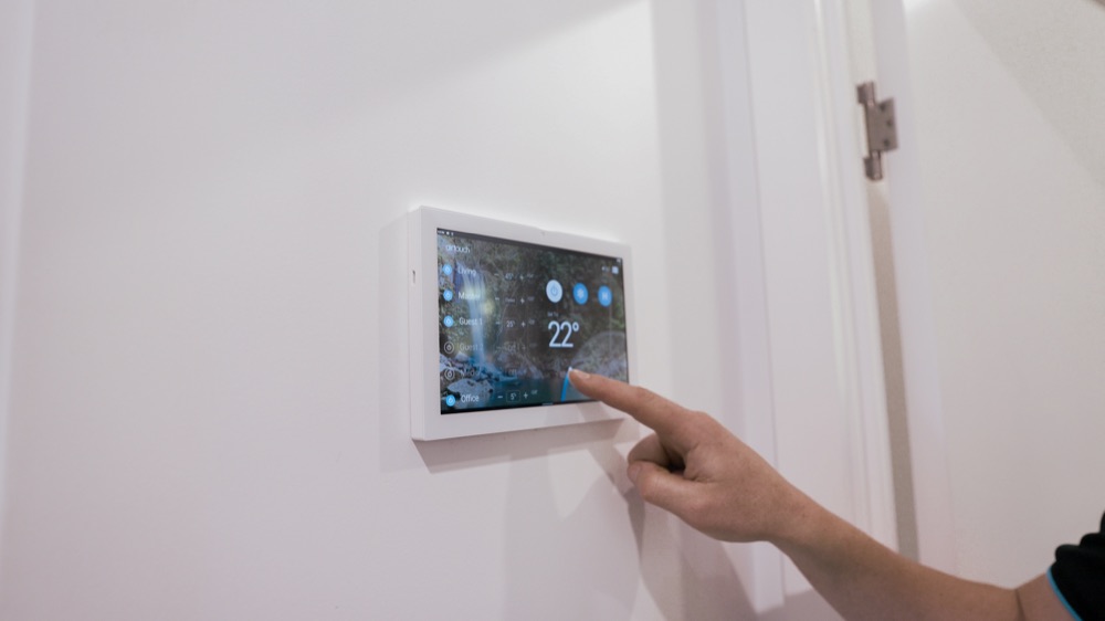 An AirTouch 5 controller