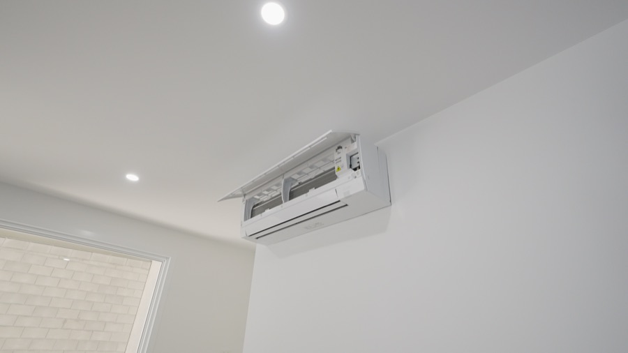Wall mounted split system head in a bedroom