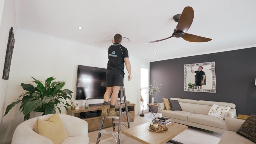 Cutting in a ceiling outlet in a living area