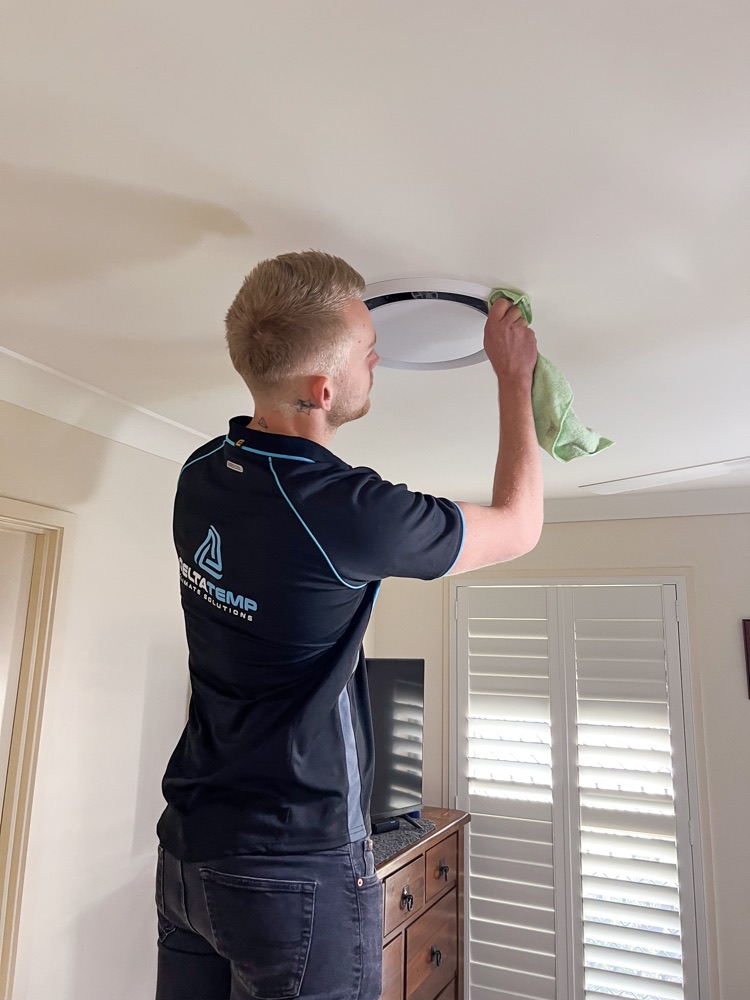 Cleaning a ceiling outlet during a service